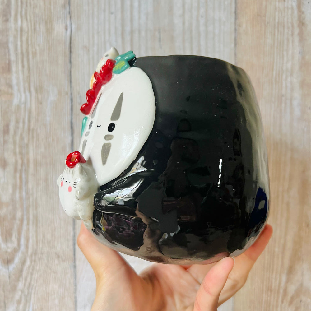 Flowery NO FACE POT with cat friends, photo 3 of 7