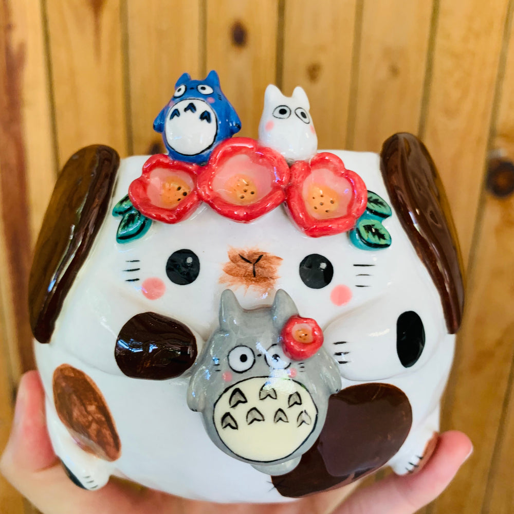 Spotty flower crown bunny pot with Totoro friends, photo 7 of 8