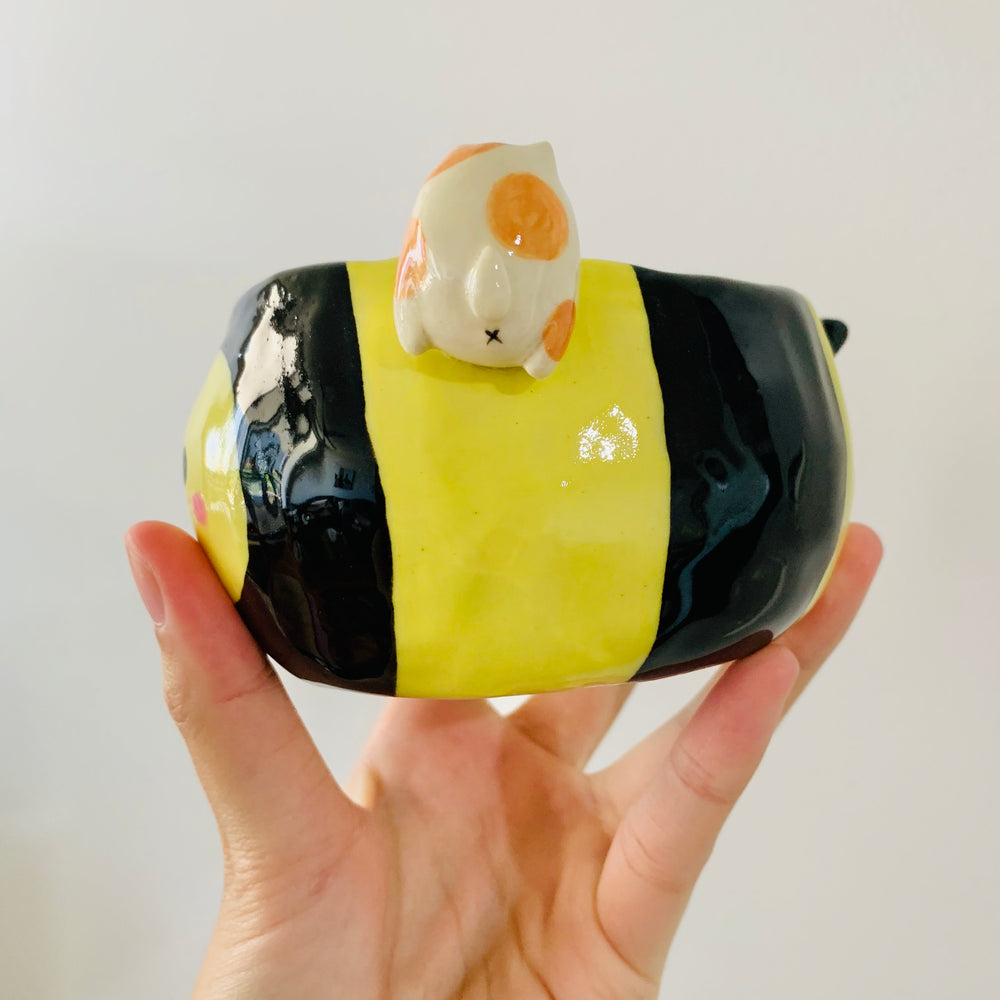 Flowery bee snack bowl with cat friend, photo 2 of 7
