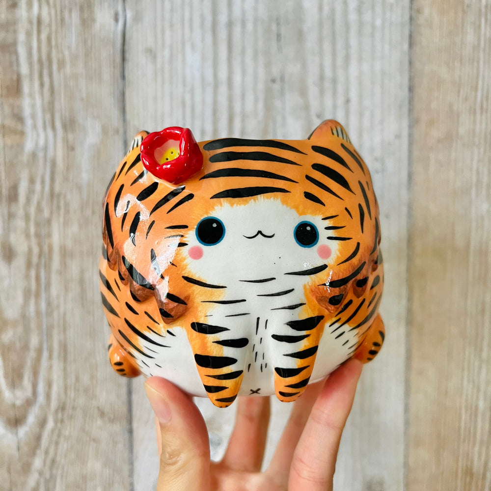 Flowery Tiger pot, photo 1 of 6