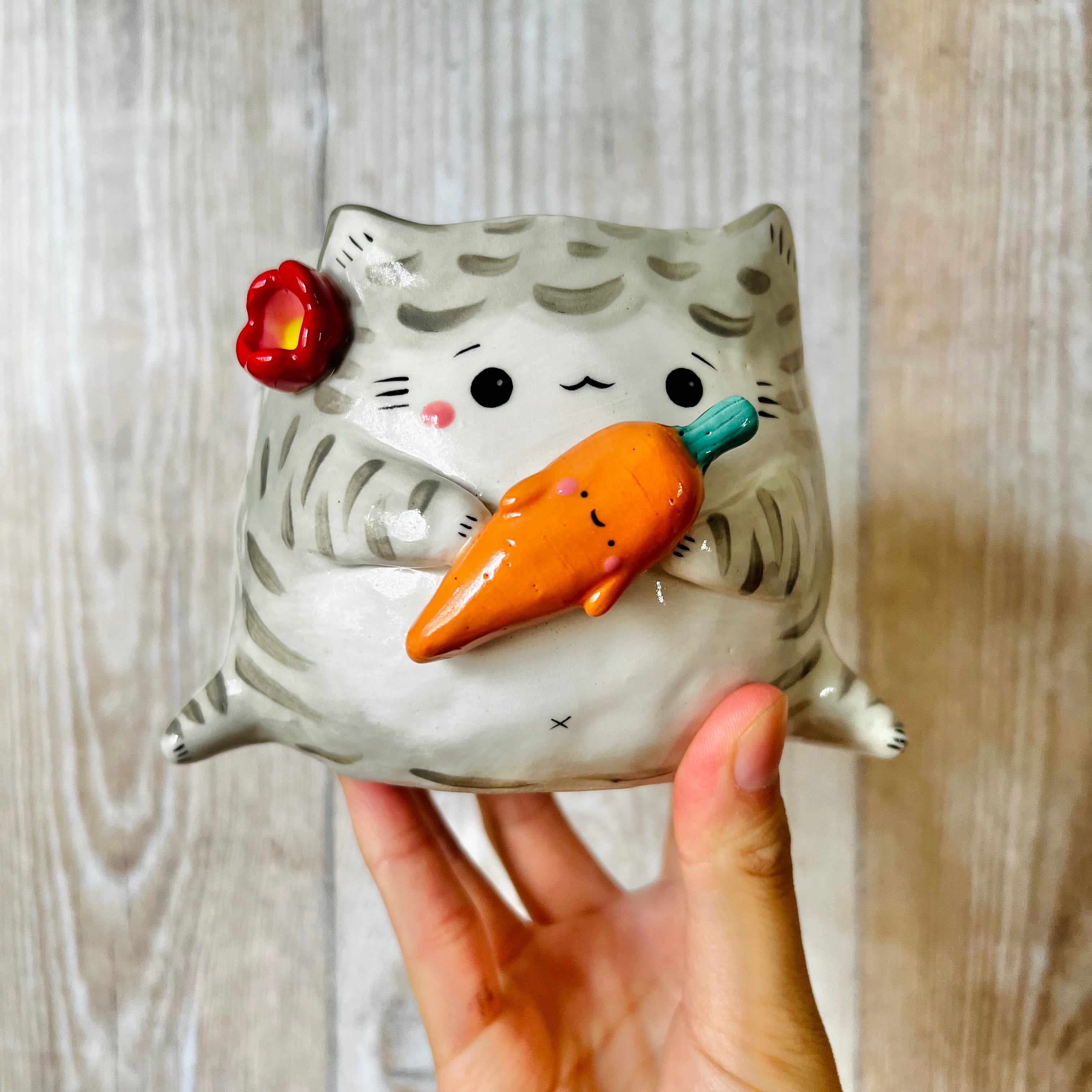 GREY CAT POT with carrot friend