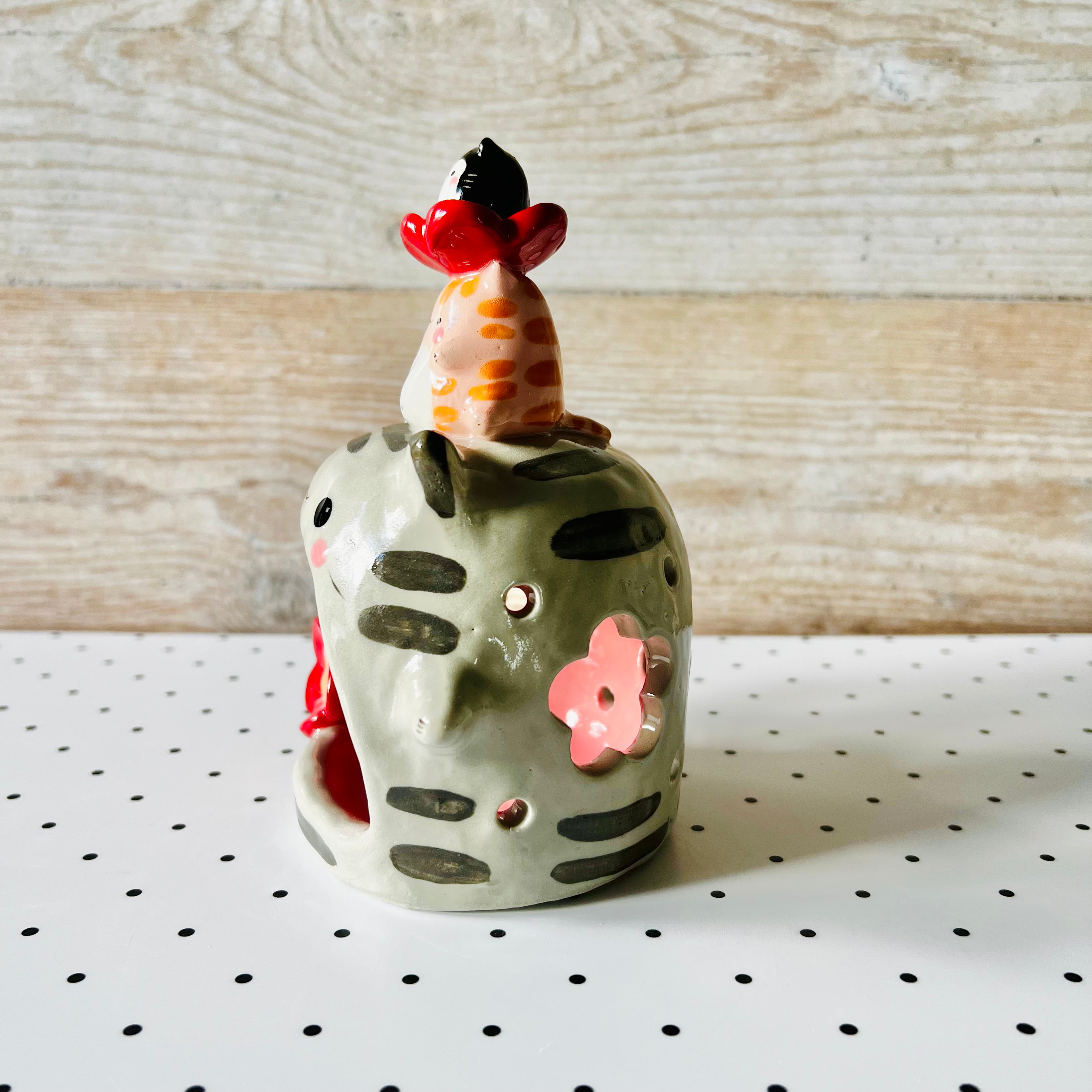 Flowery cat trio candle holder