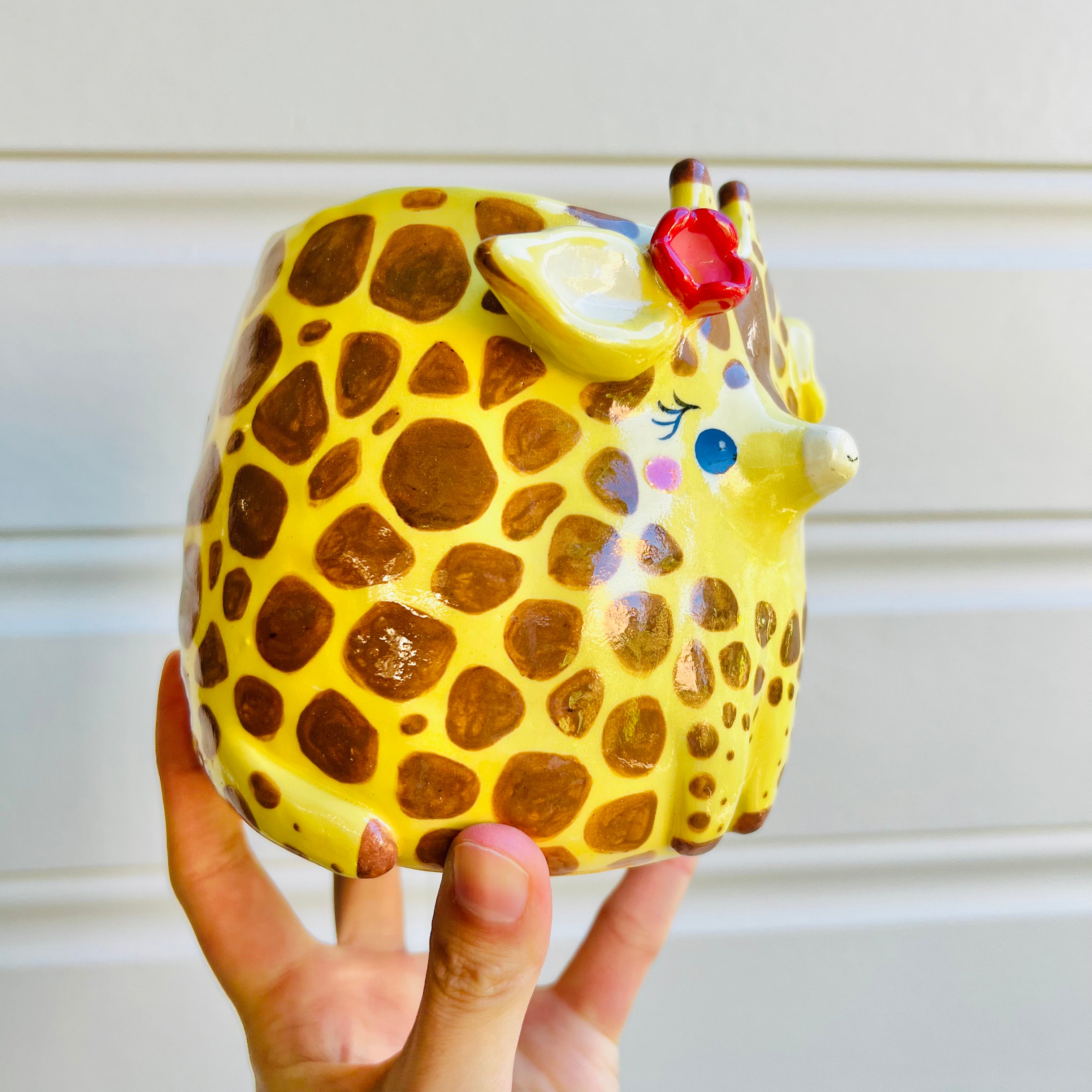 Giraffe pot