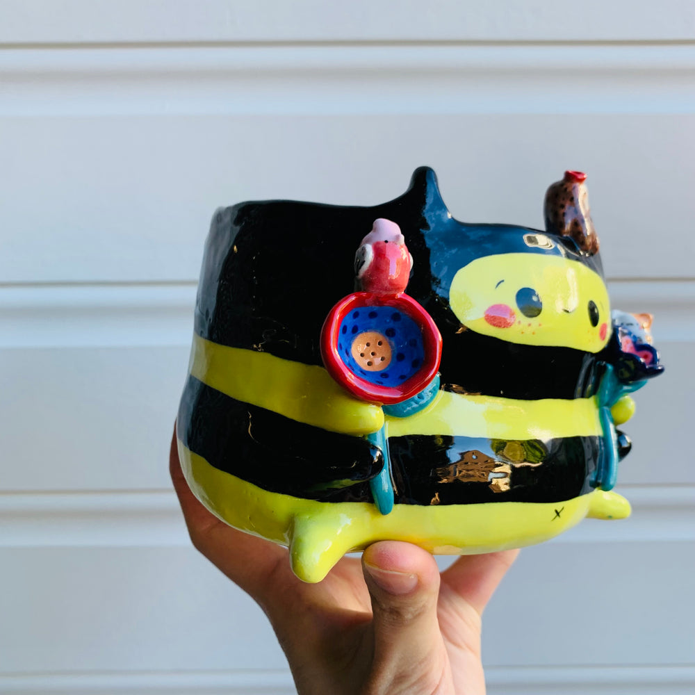 Spring has sprung Bee pot with friends (no drainage hole!), photo 7 of 14