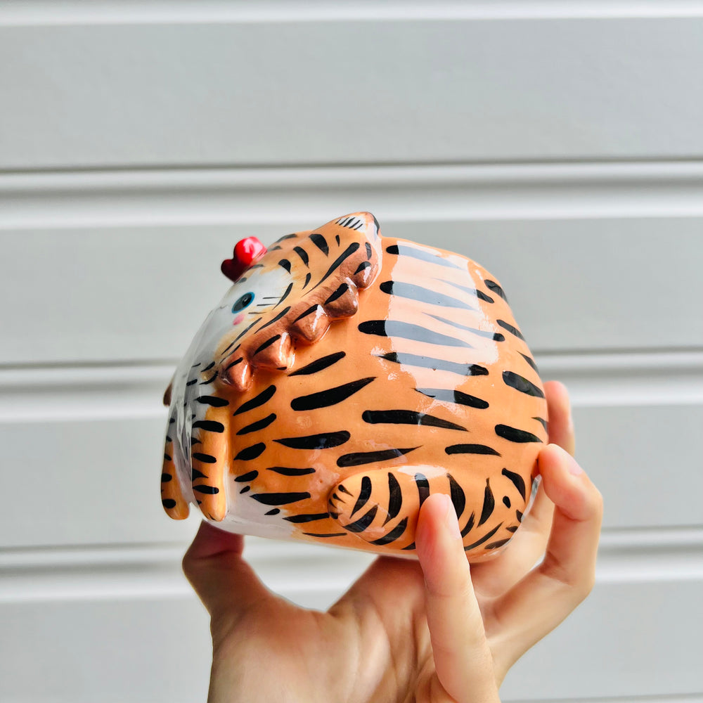 Sitting flowery tiger pot, photo 3 of 5