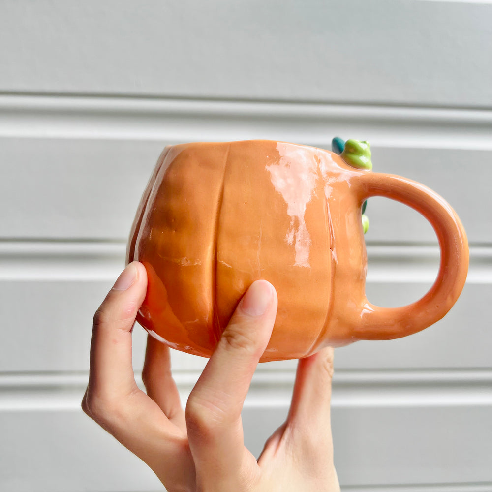 Halloween pumpkin mug with black cat friend, photo 4 of 6