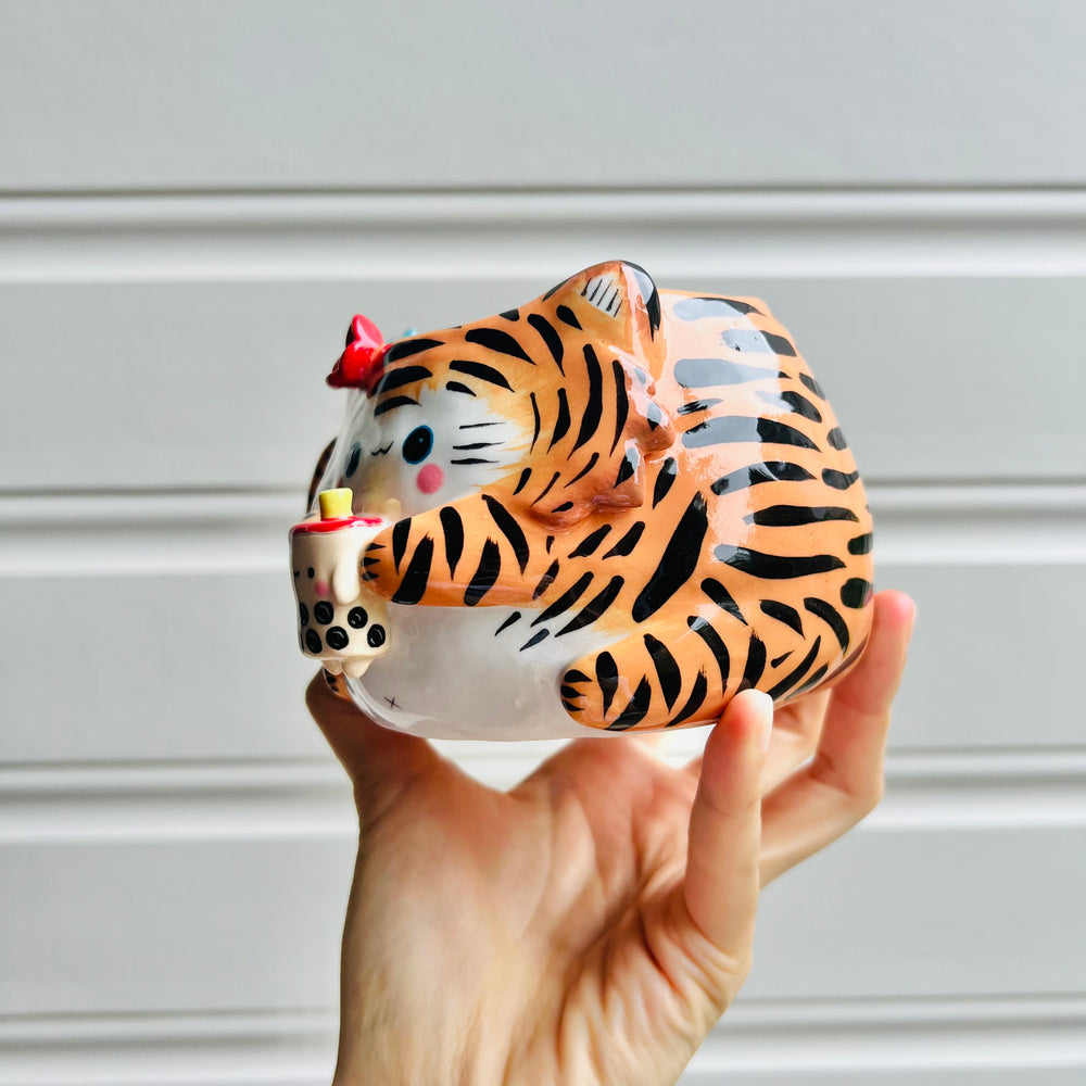 Flowery tiger with mandarin friend mug with bubble tea, photo 3 of 5