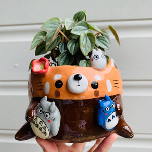 Red panda pot with Totoro friends