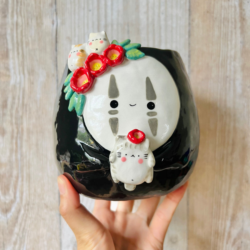 Flowery NO FACE POT with cat friends, photo 1 of 7
