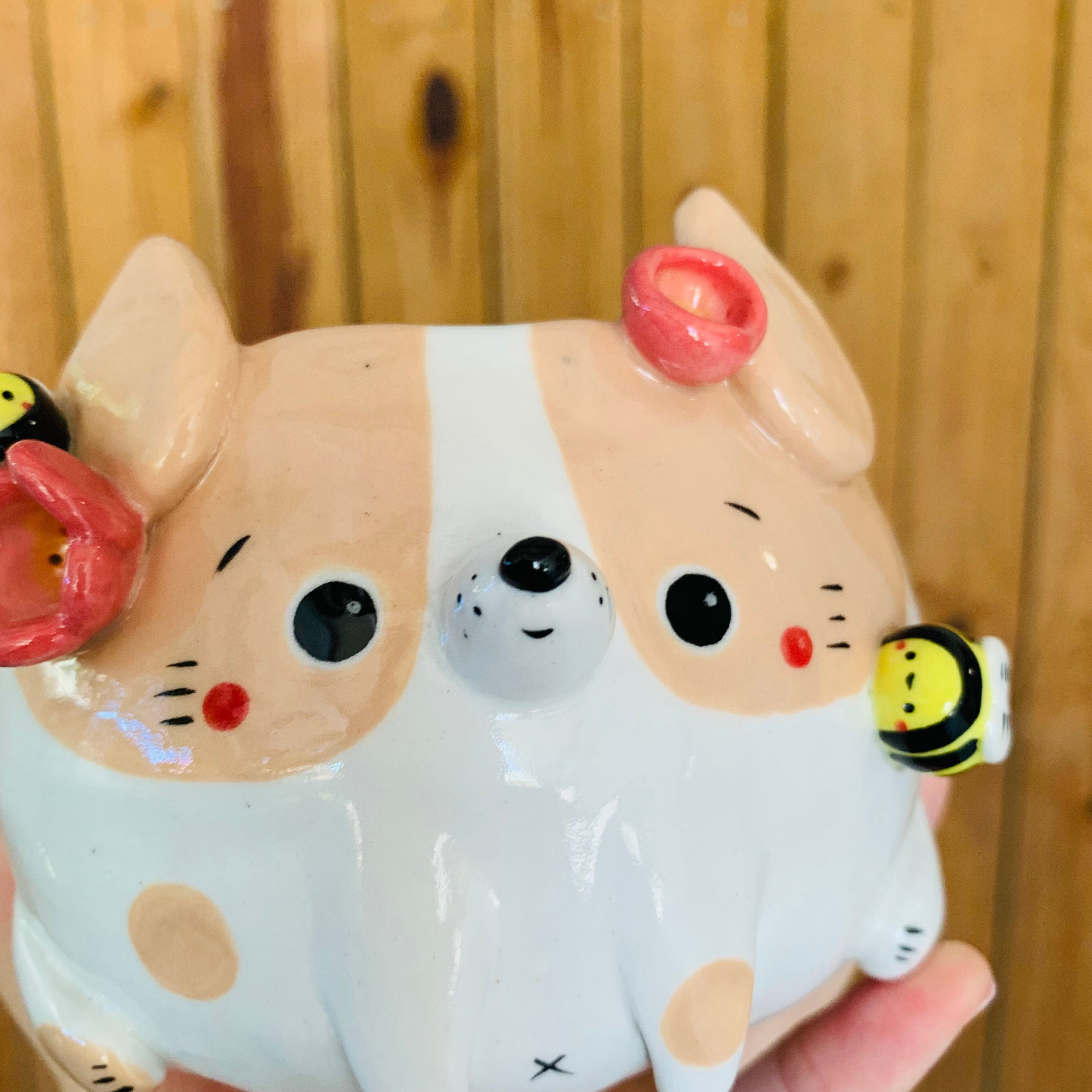 Cream spotty doggo pot with bee friends