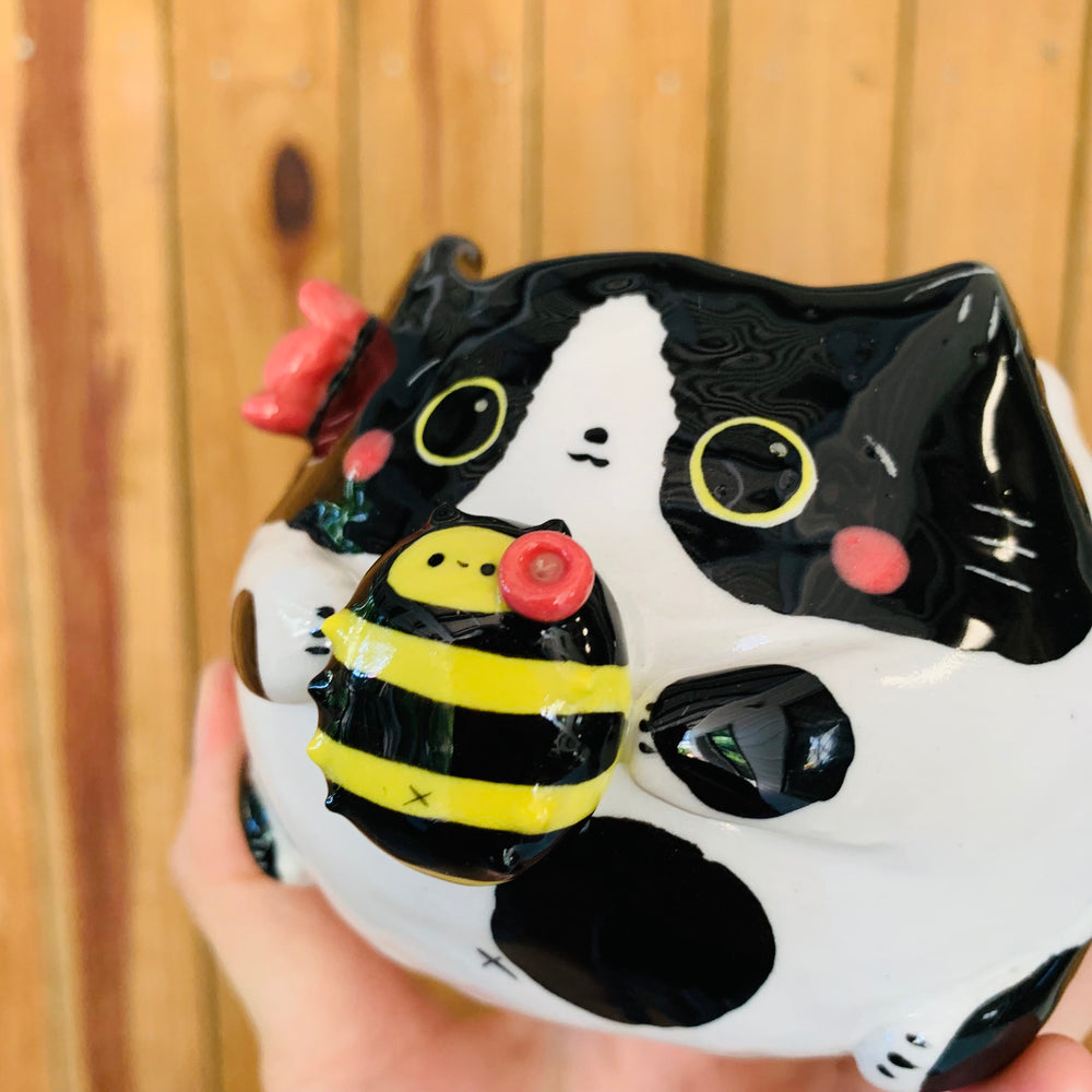 Black and white cat pot with bee friend, photo 6 of 7