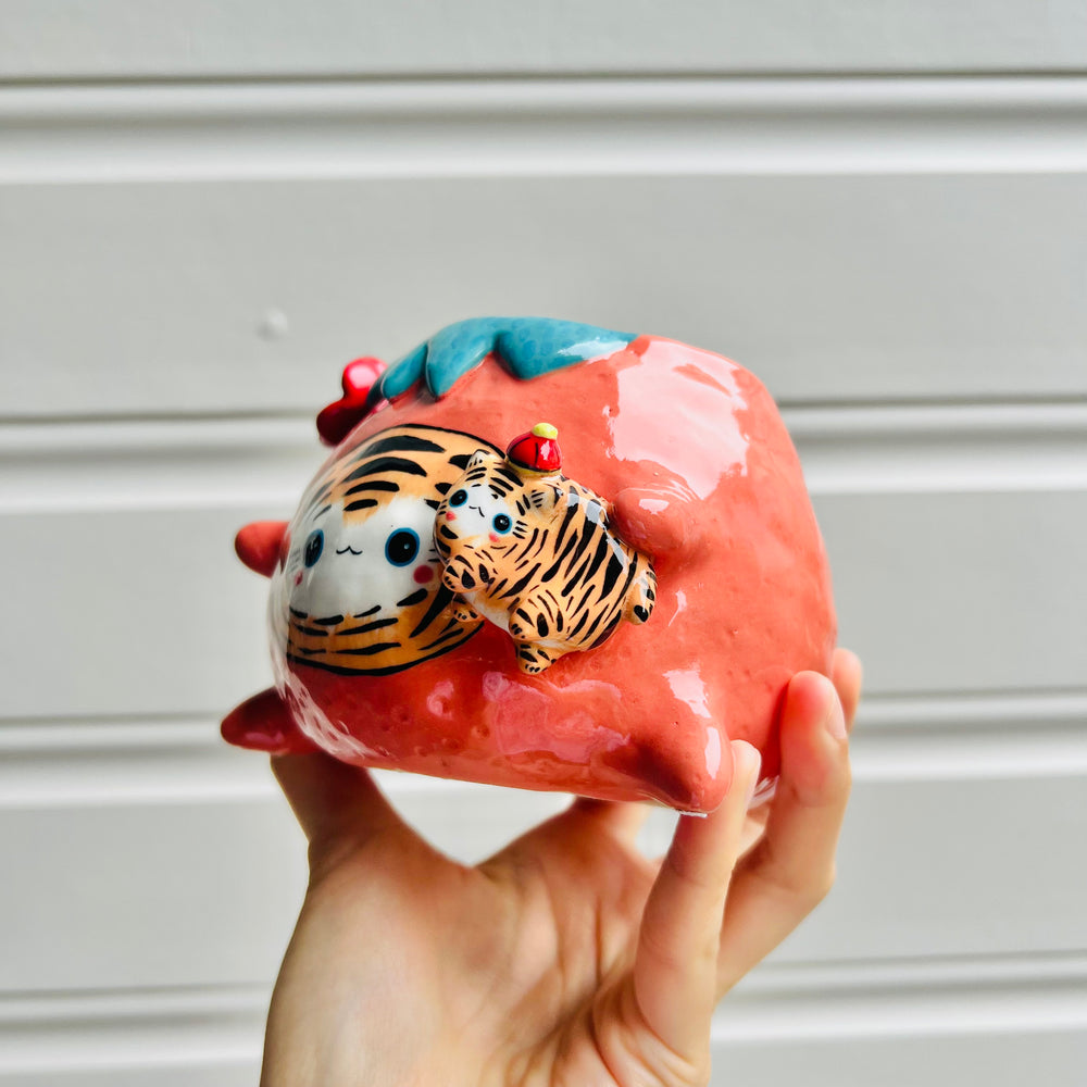 MANDARIN Tiger pot with baby tiger, photo 3 of 5
