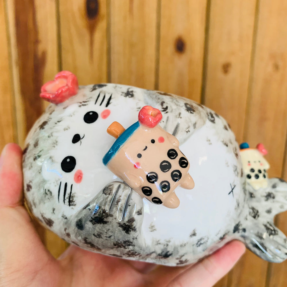 Chubby spotted seal with bubble tea friends pot, photo 6 of 7