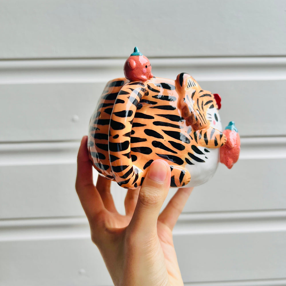 Flowery tiger with mandarin friend mug with mandarin, photo 2 of 5