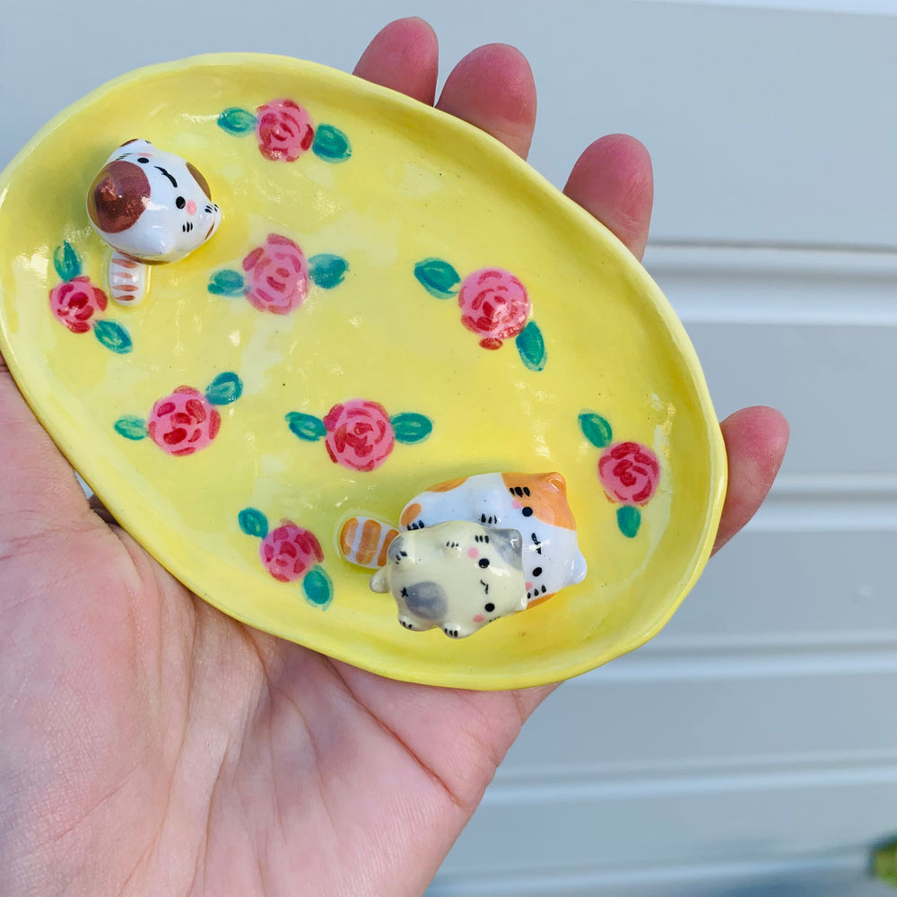 Cat family flowery trinket dish, photo 4 of 10