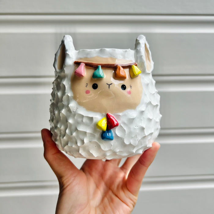 Tassel llama pot
