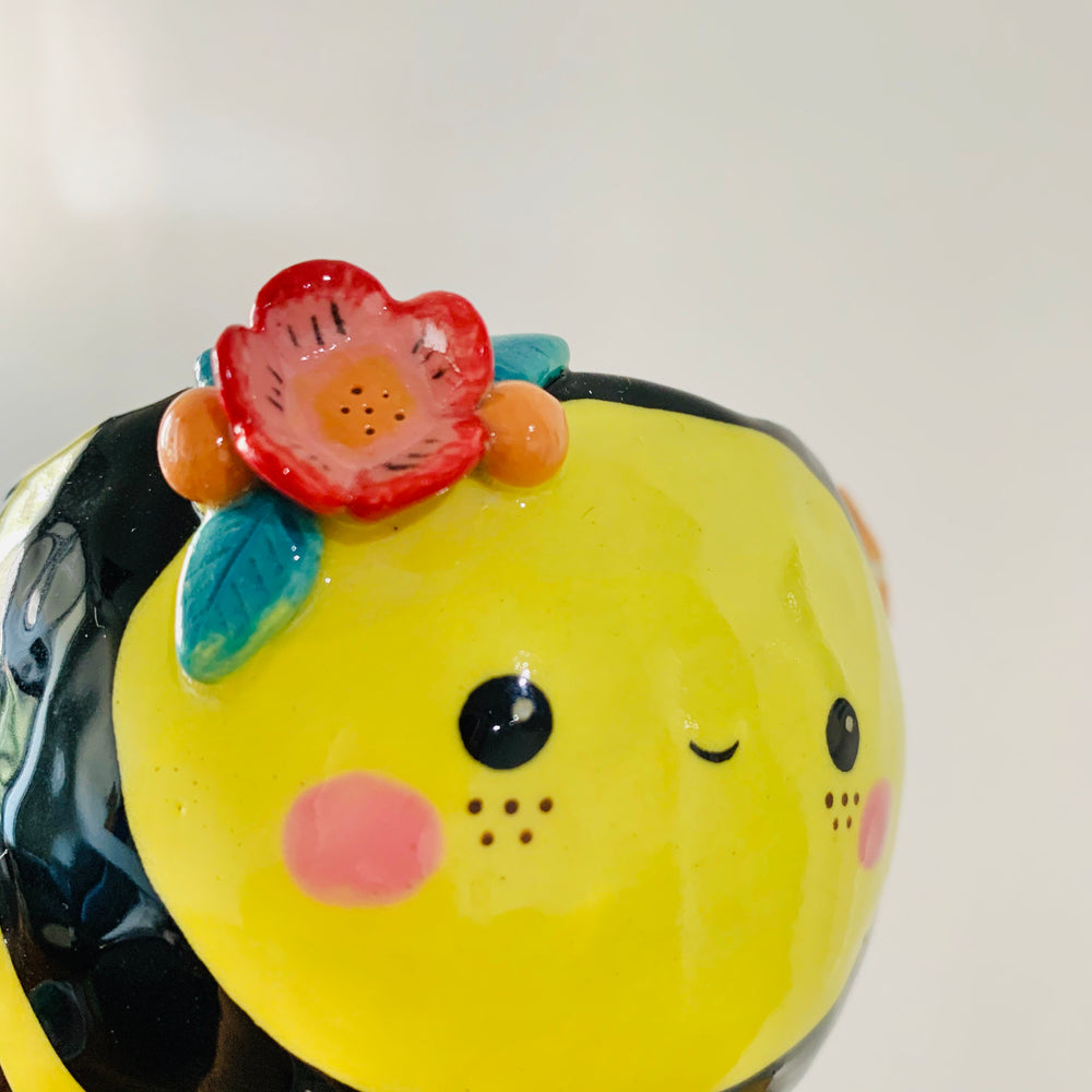 Flowery bee snack bowl with cat friend, photo 8 of 8