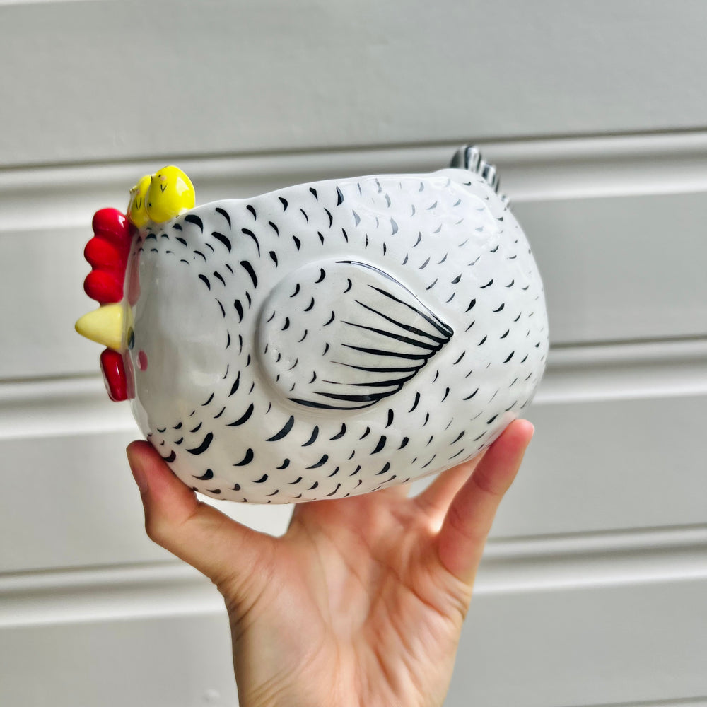 LARGE white chick crown chicken pot, photo 3 of 8