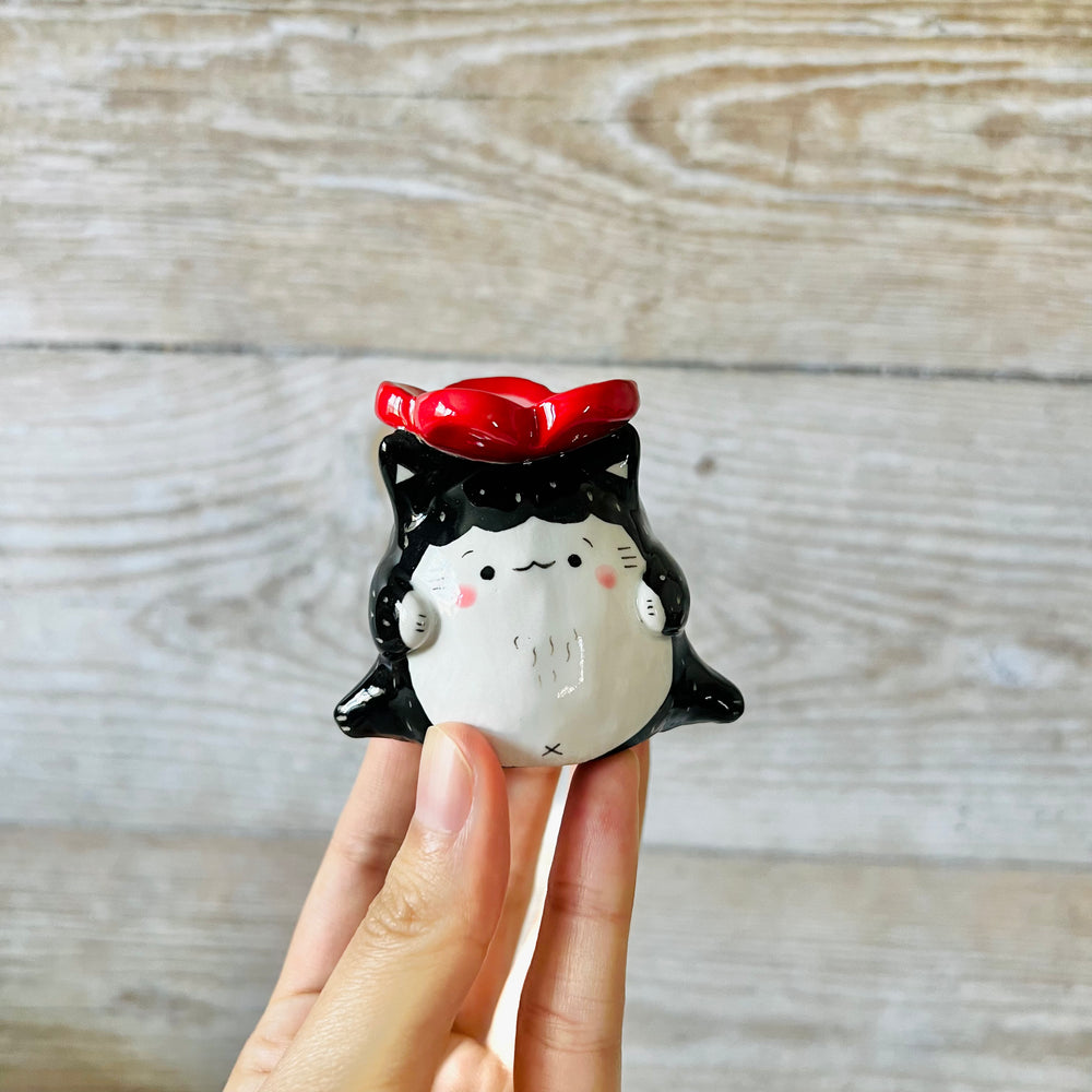 Flower head Black cat ornament/ring holder, photo 1 of 6