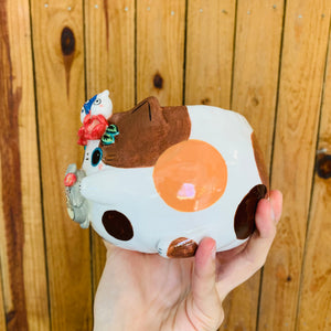 Flowery crown spotty cat pot with Totoro friends