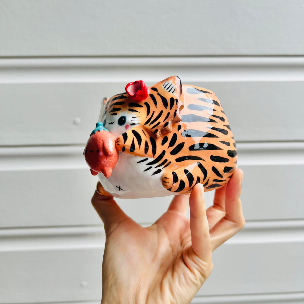 Flowery tiger with mandarin friend mug with mandarin, photo 3 of 5
