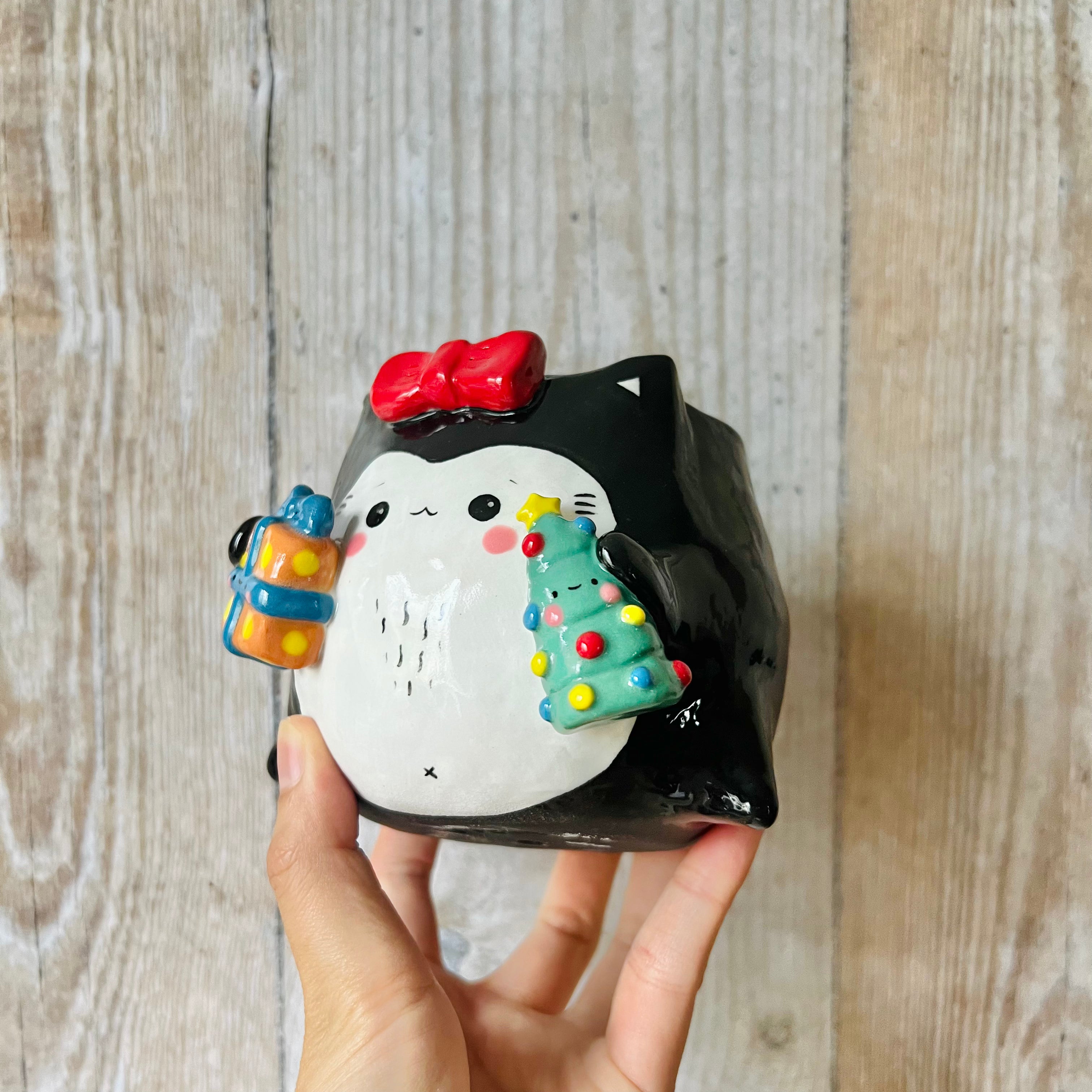 FESTIVE CAT POT with Christmas tree and present friend