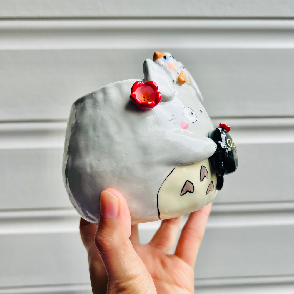 Totoro pot with cat friends, photo 3 of 6