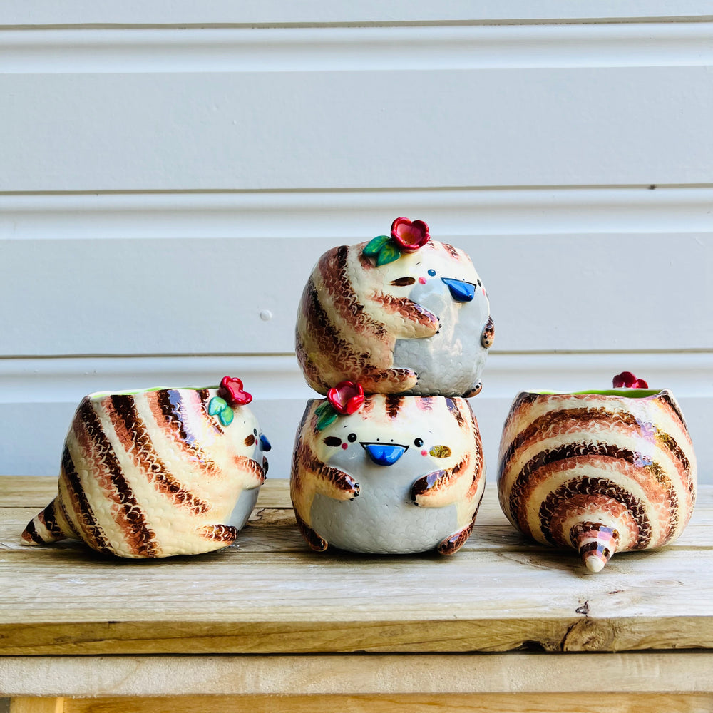 Flowery Blue Tongue Lizard Pot, photo 9 of 10