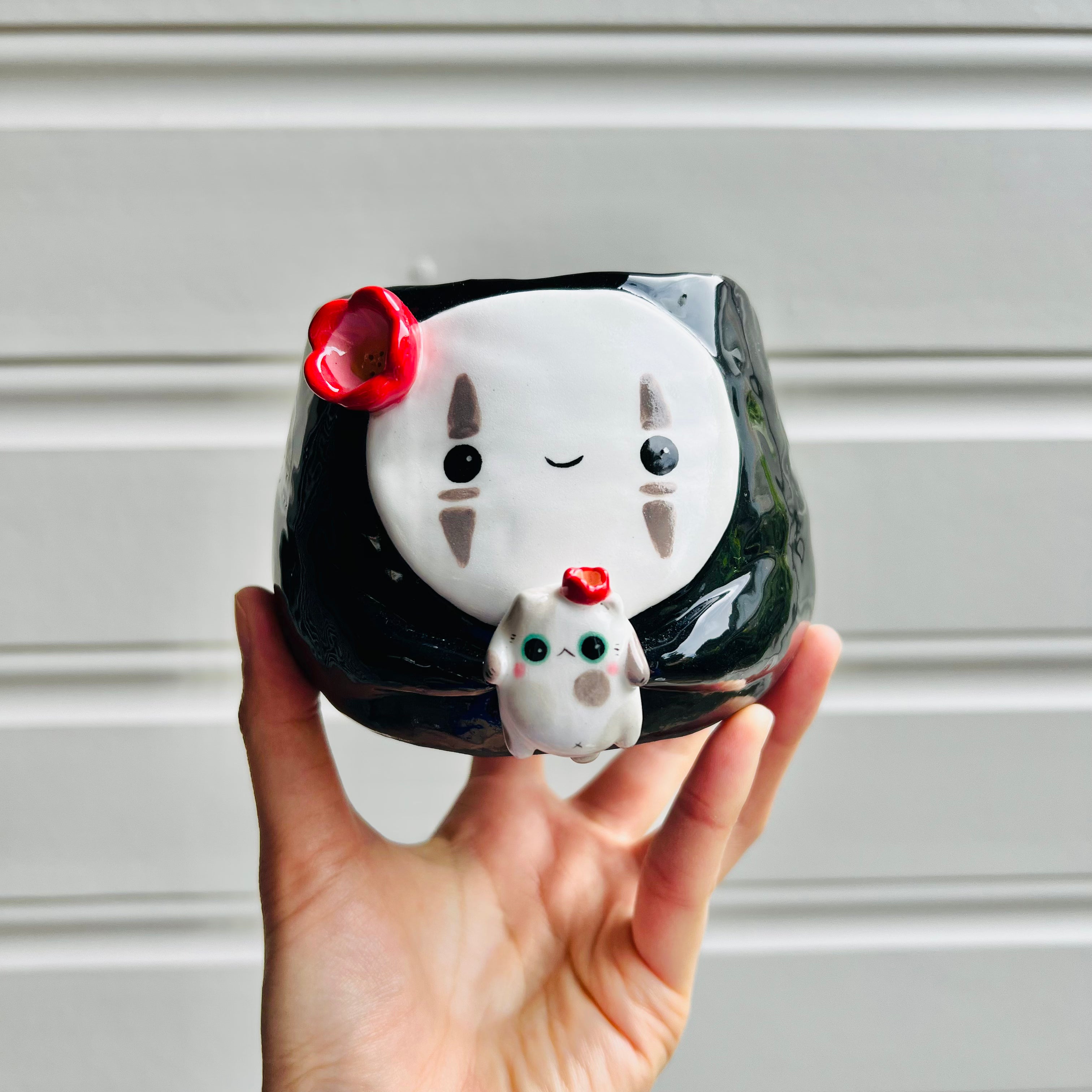 No Face pot with spotty cat friend