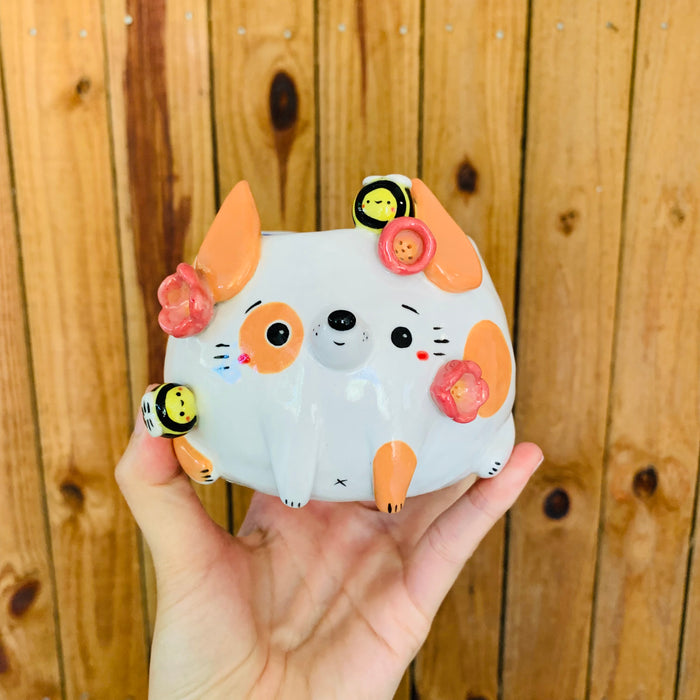 Orange spotty doggo pot with bee friends