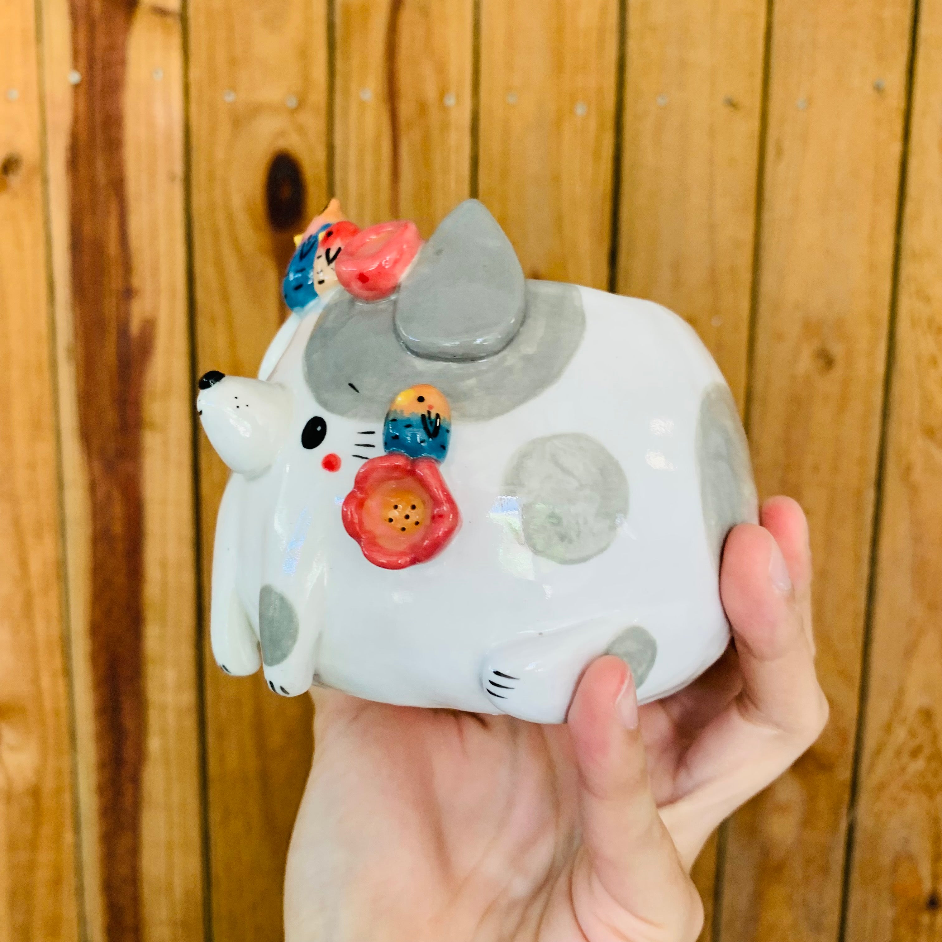 Grey spotty doggo pot with bird friends