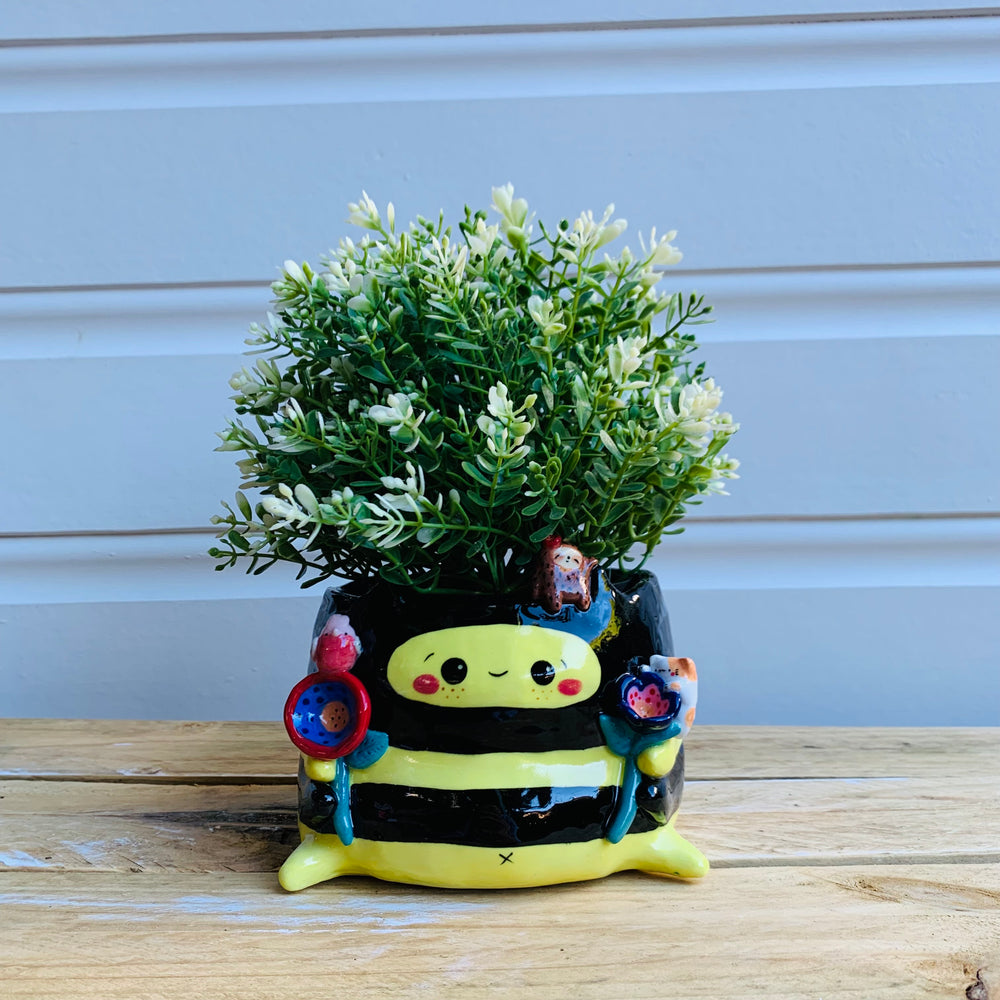 Spring has sprung Bee pot with friends (no drainage hole!), photo 3 of 14