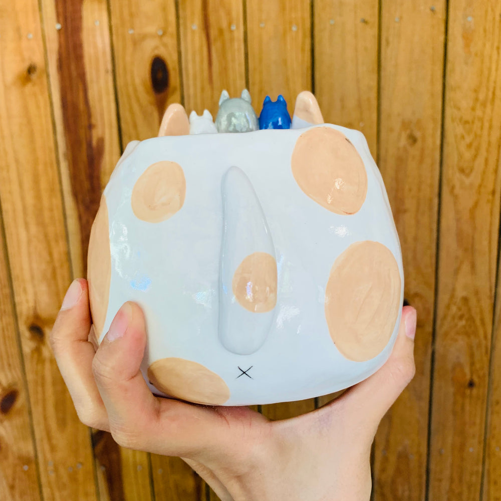 Cream spotty doggo pot with Totoro friends, photo 4 of 9