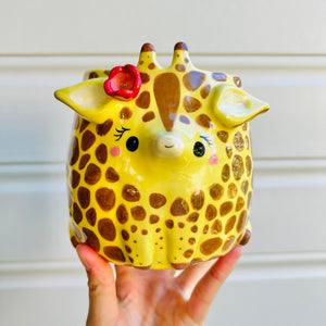 Giraffe pot