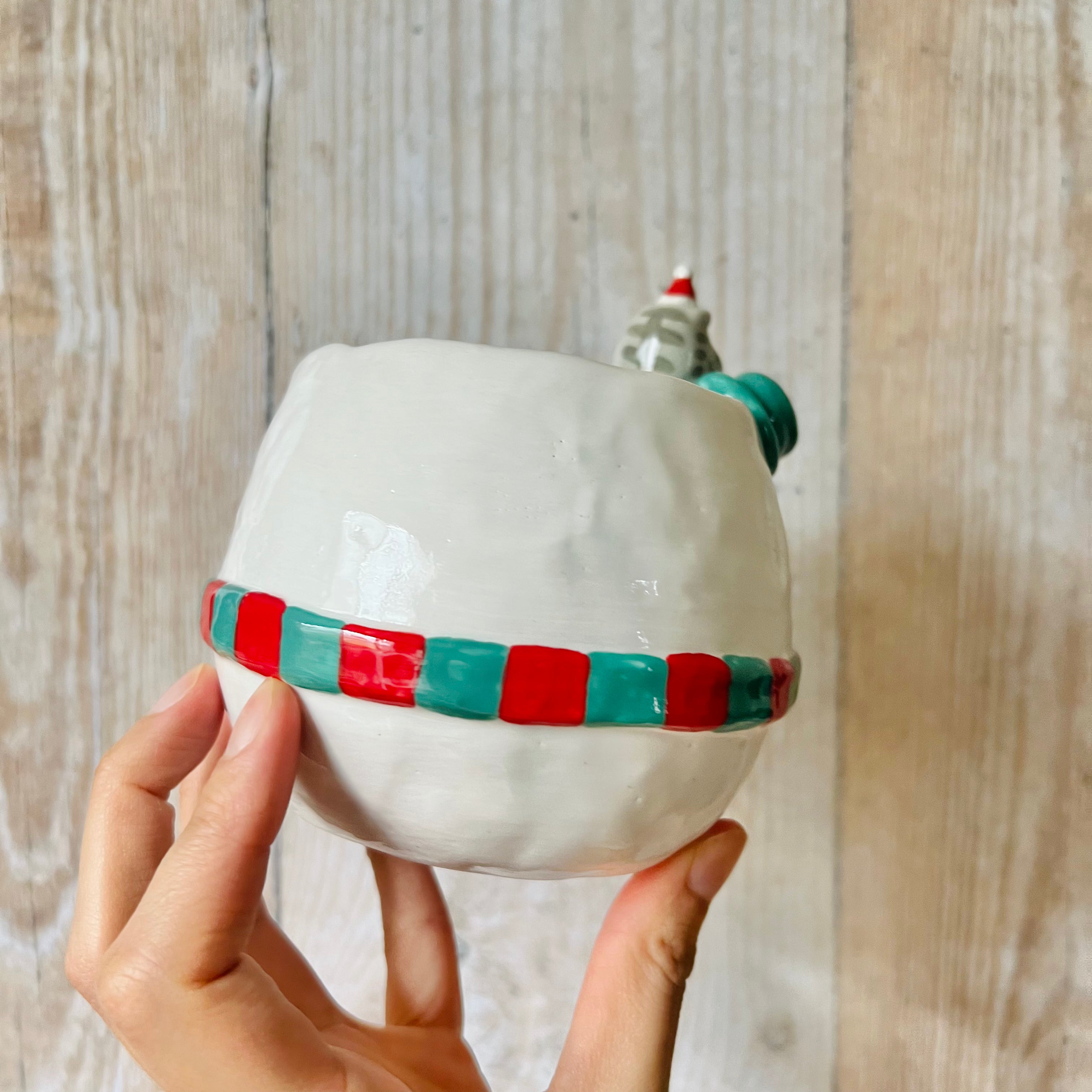 BAUBLE SNOWMAN POT with grey cat friend