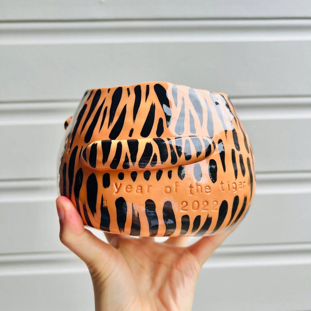 BIG SIDEWAYS ‘year of the tiger’ pot with mandarin friend, photo 2 of 5