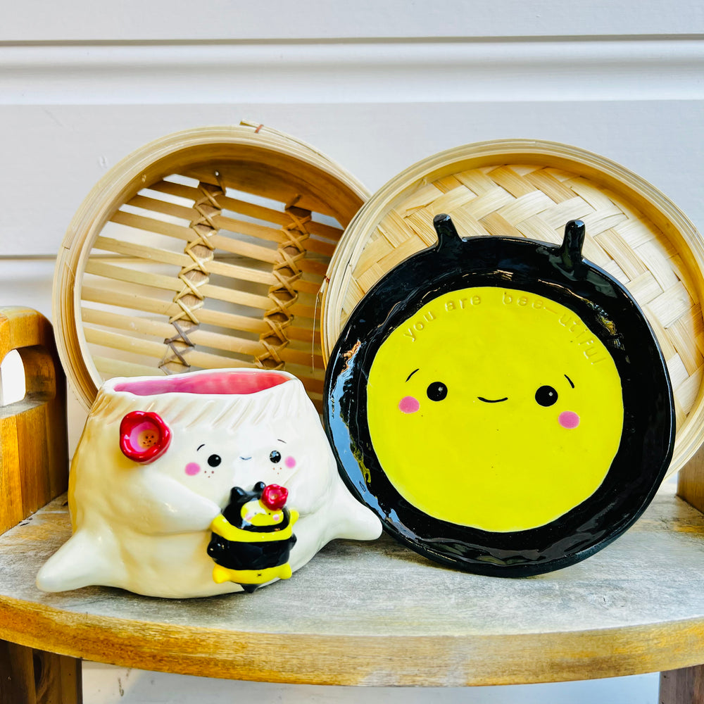 Dumpling POT with bee friend & matching dish, photo 1 of 4