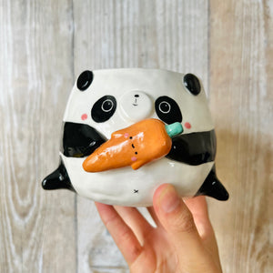 PANDA POT with carrot friend