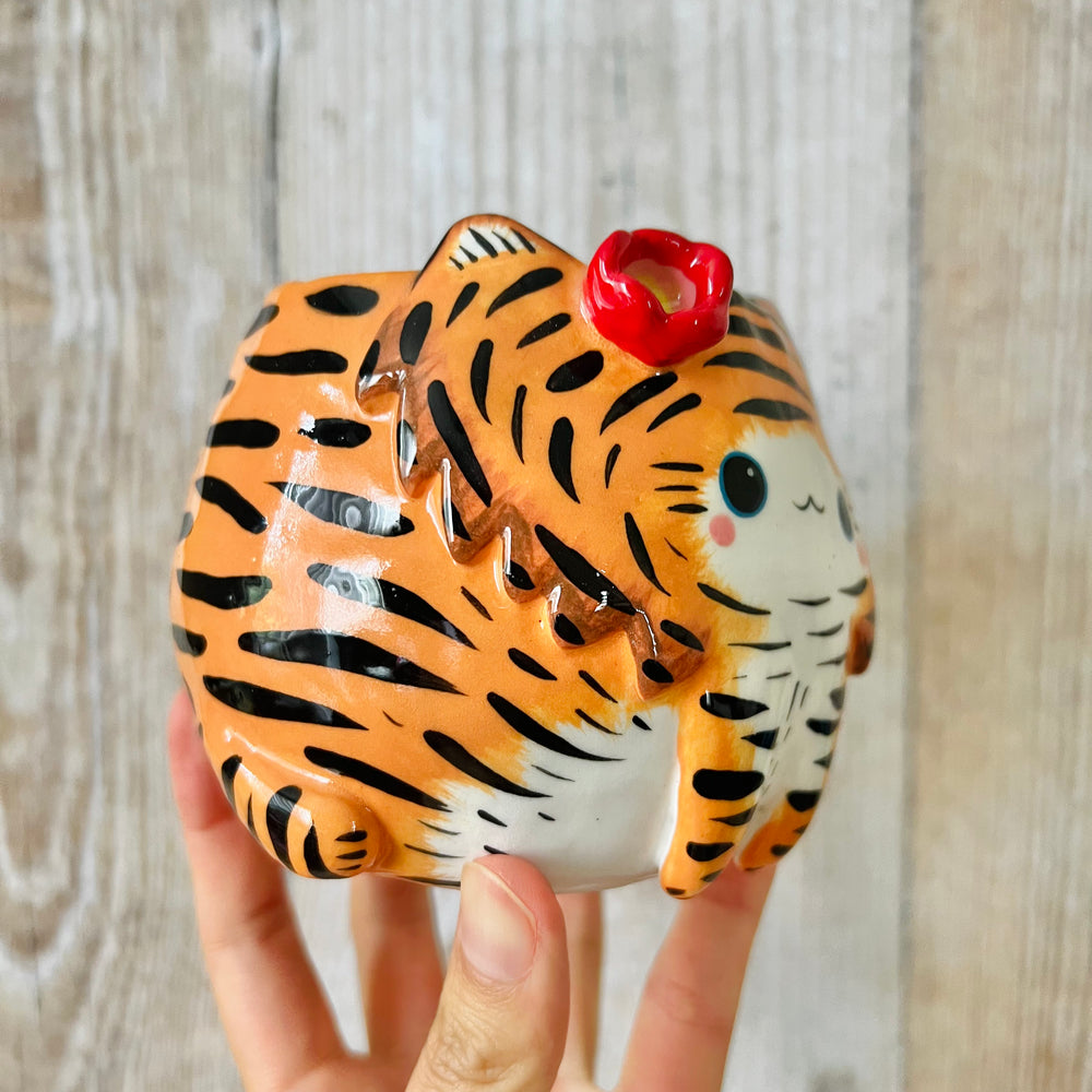 Flowery Tiger pot, photo 2 of 6