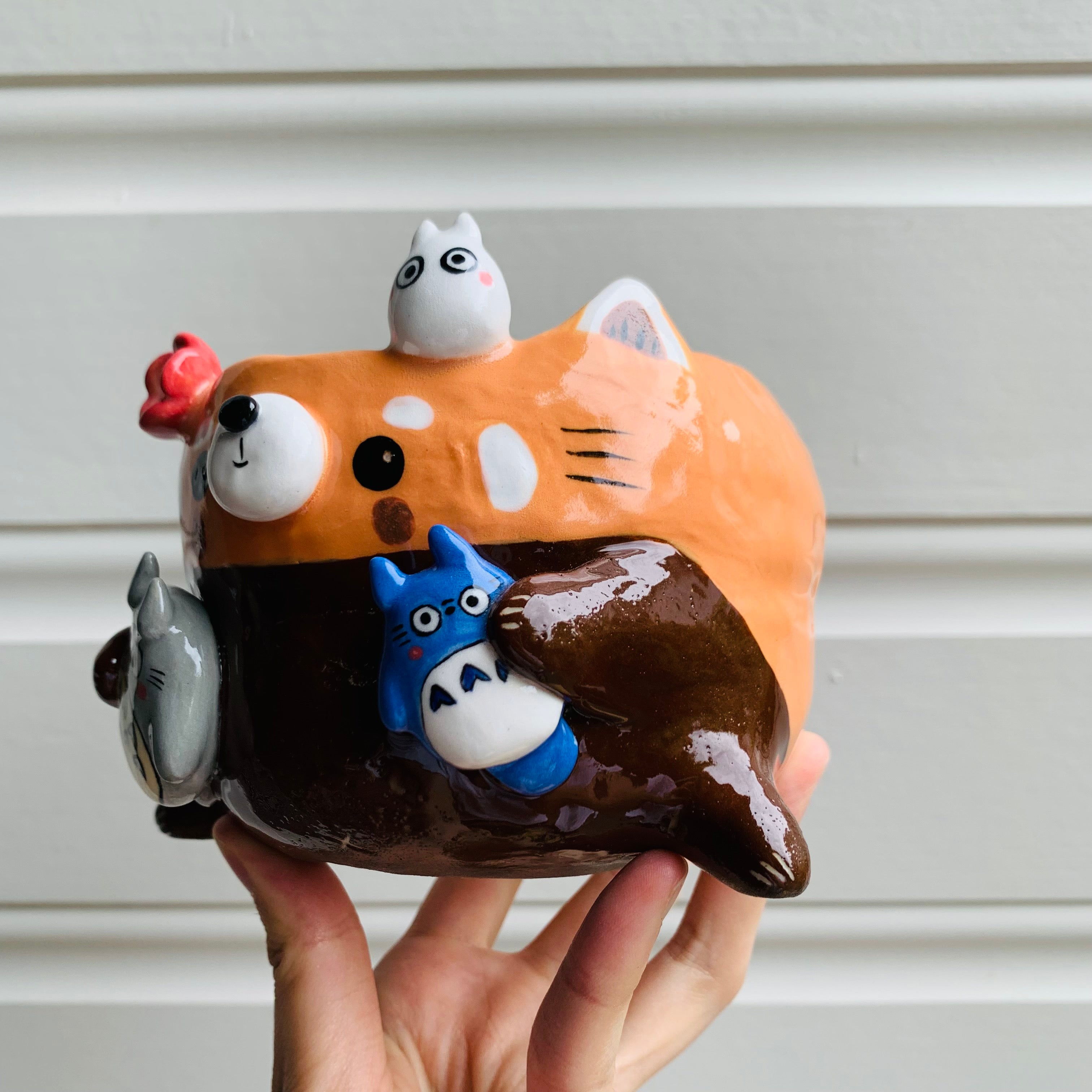 Red panda pot with Totoro friends