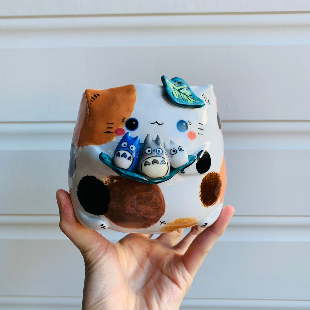 Spotty kitty with Totoro friend pot