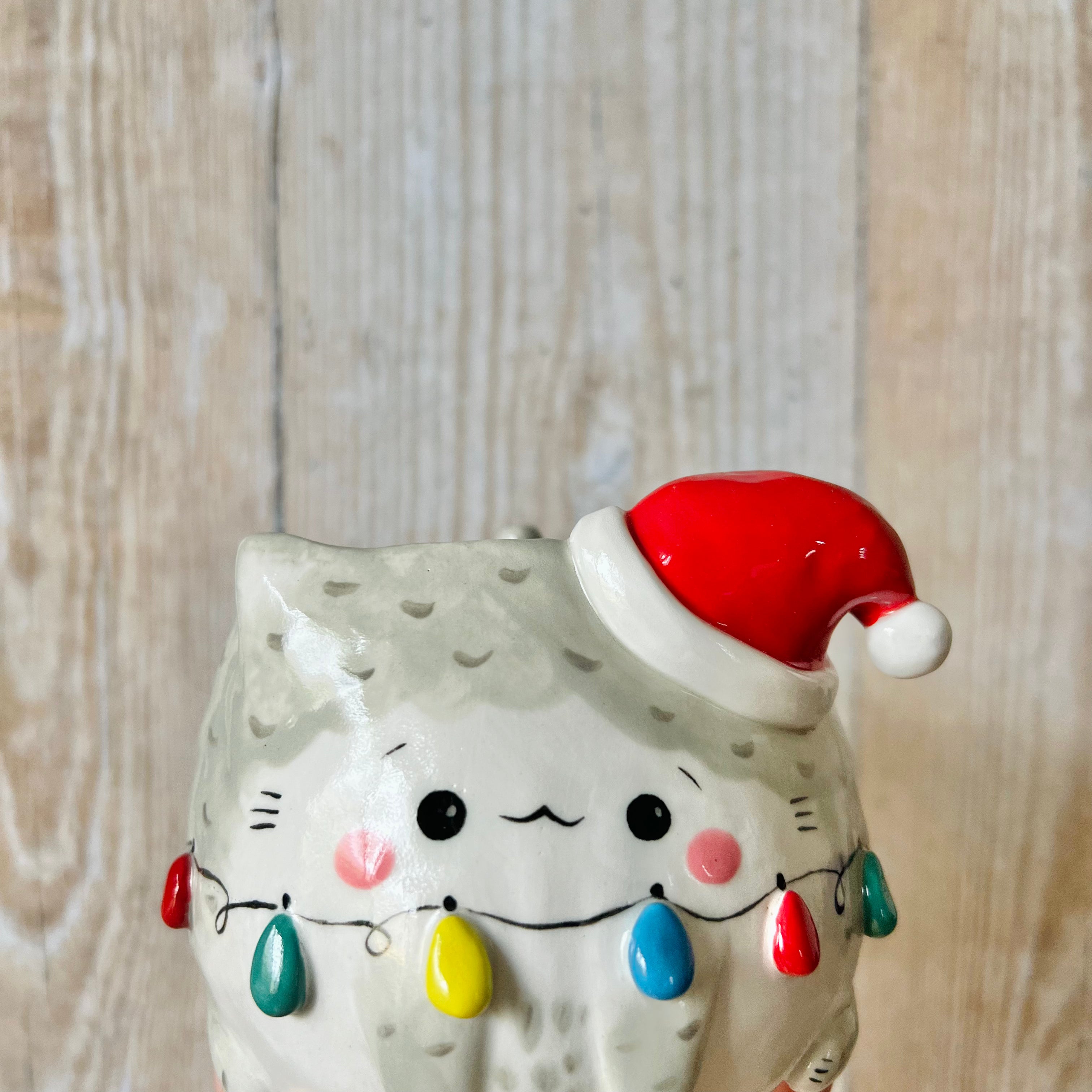 CHRISTMAS LIGHTS GREY CAT POT