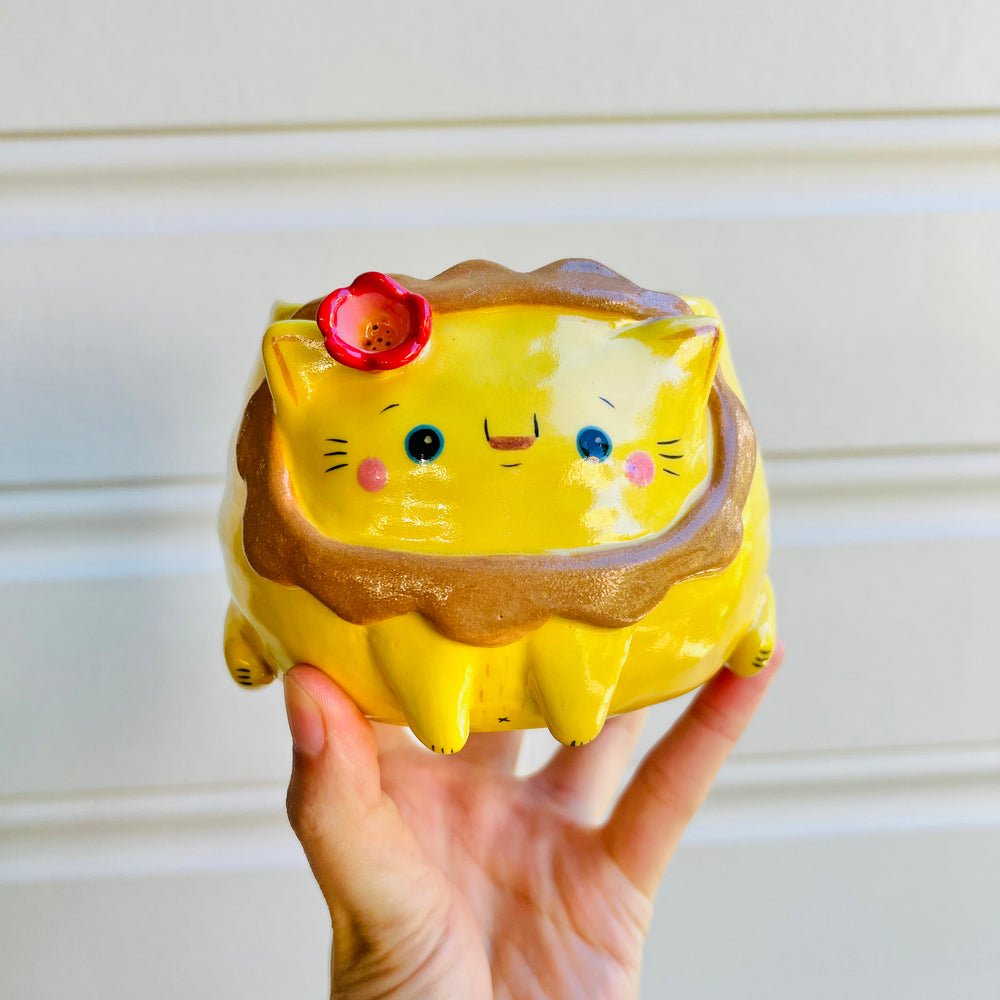 Lion pot, photo 1 of 5