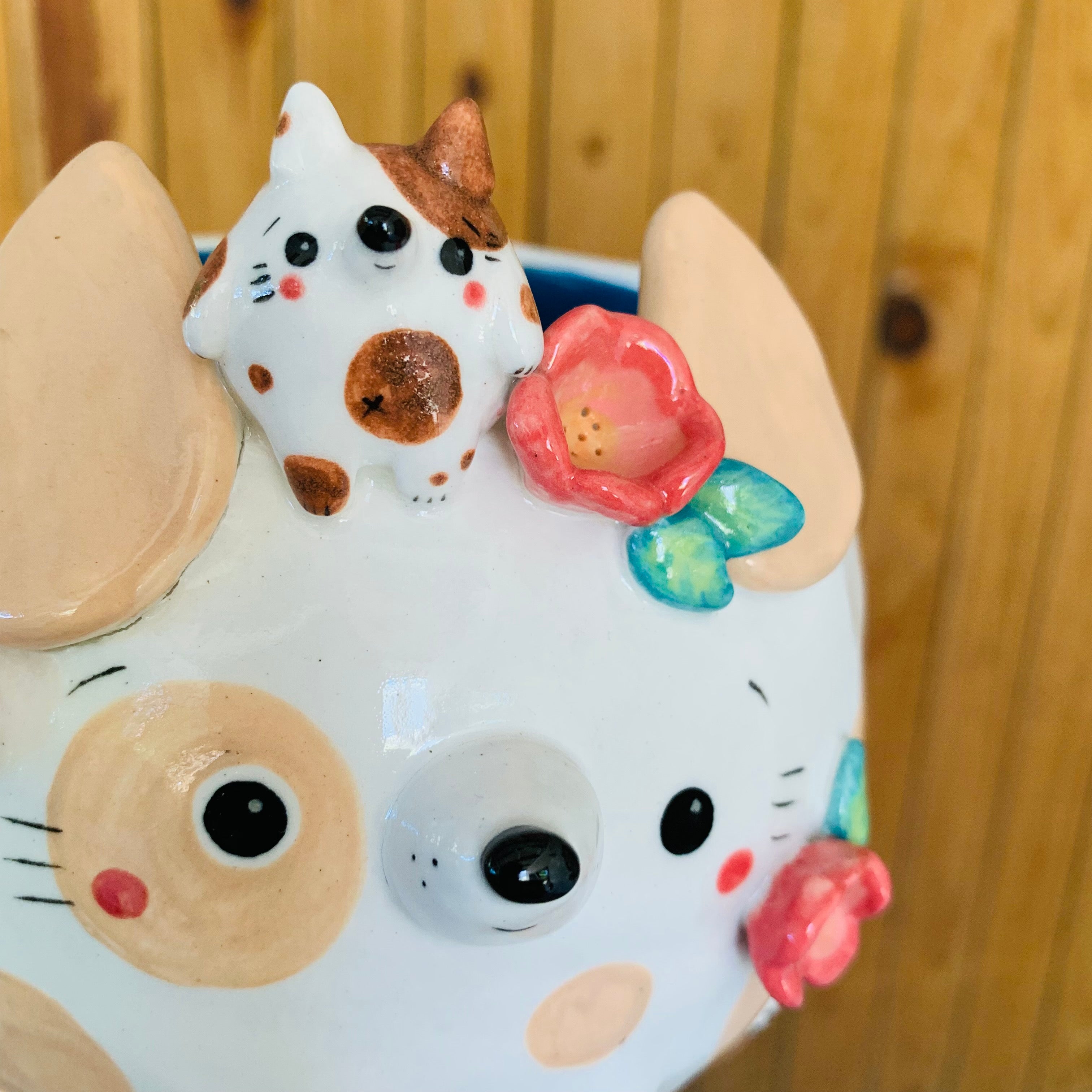 SECONDS! Cream spotty doggo pot with baby dog