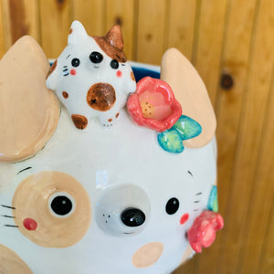 SECONDS! Cream spotty doggo pot with baby dog