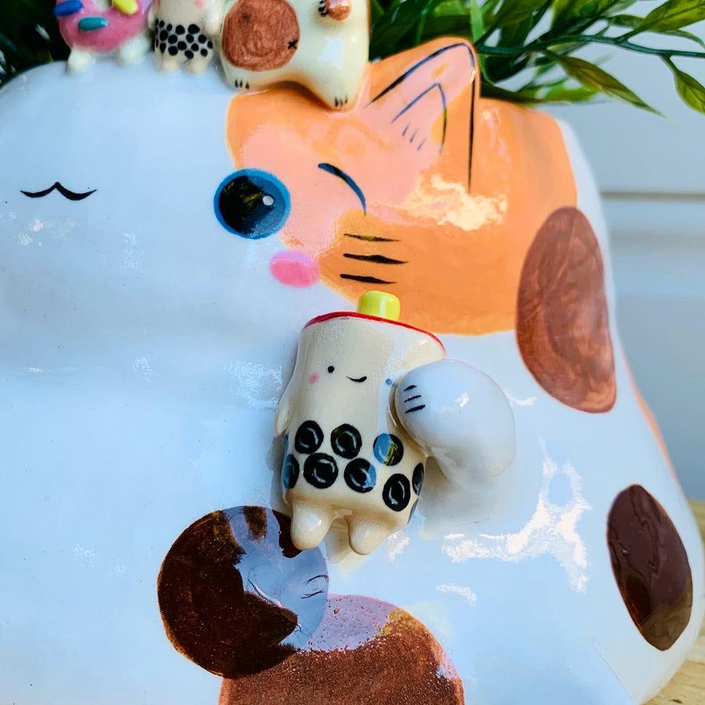 BIG CHUBBY Cat with snack friends, photo 5 of 8