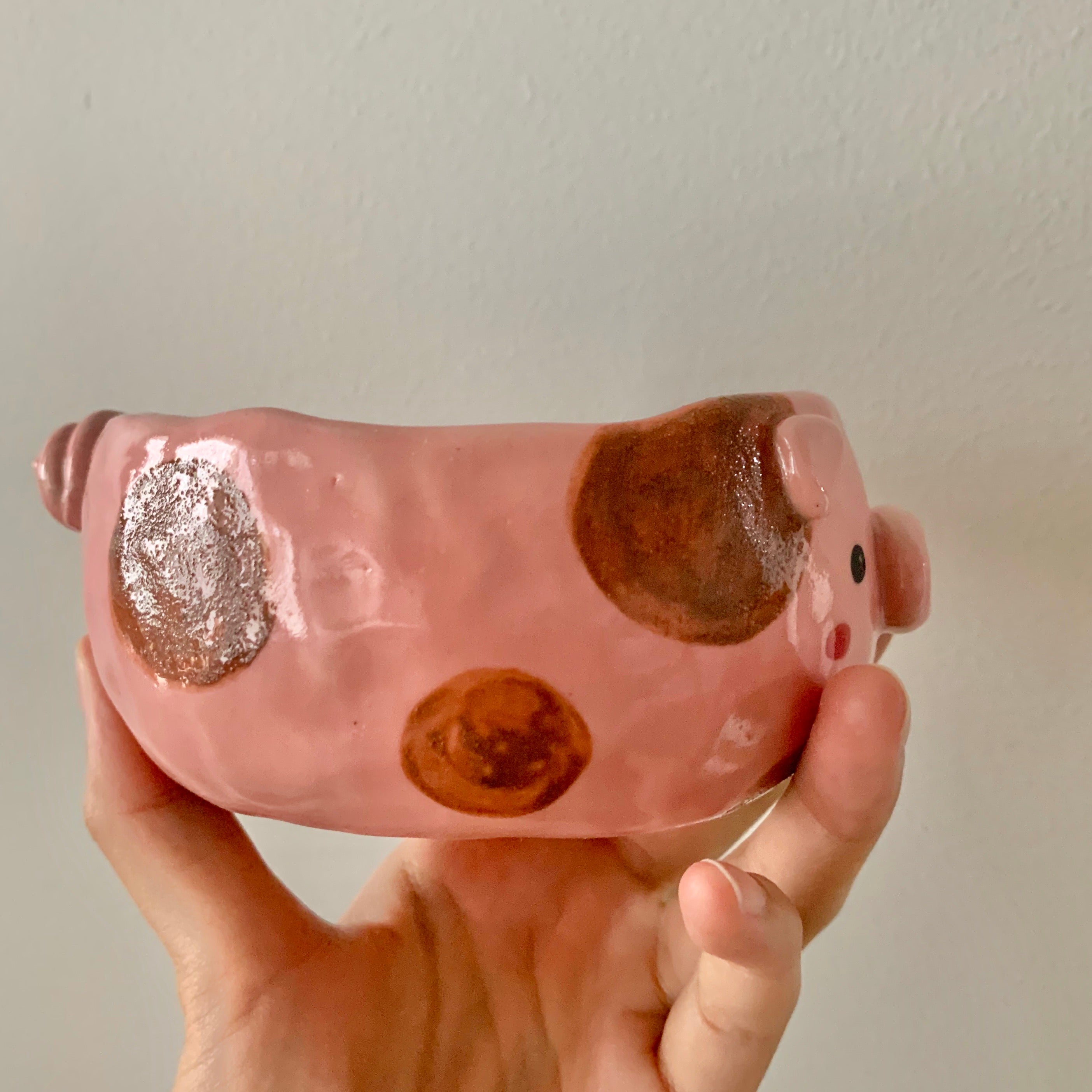 Spotty pig snack bowl with sloth friend