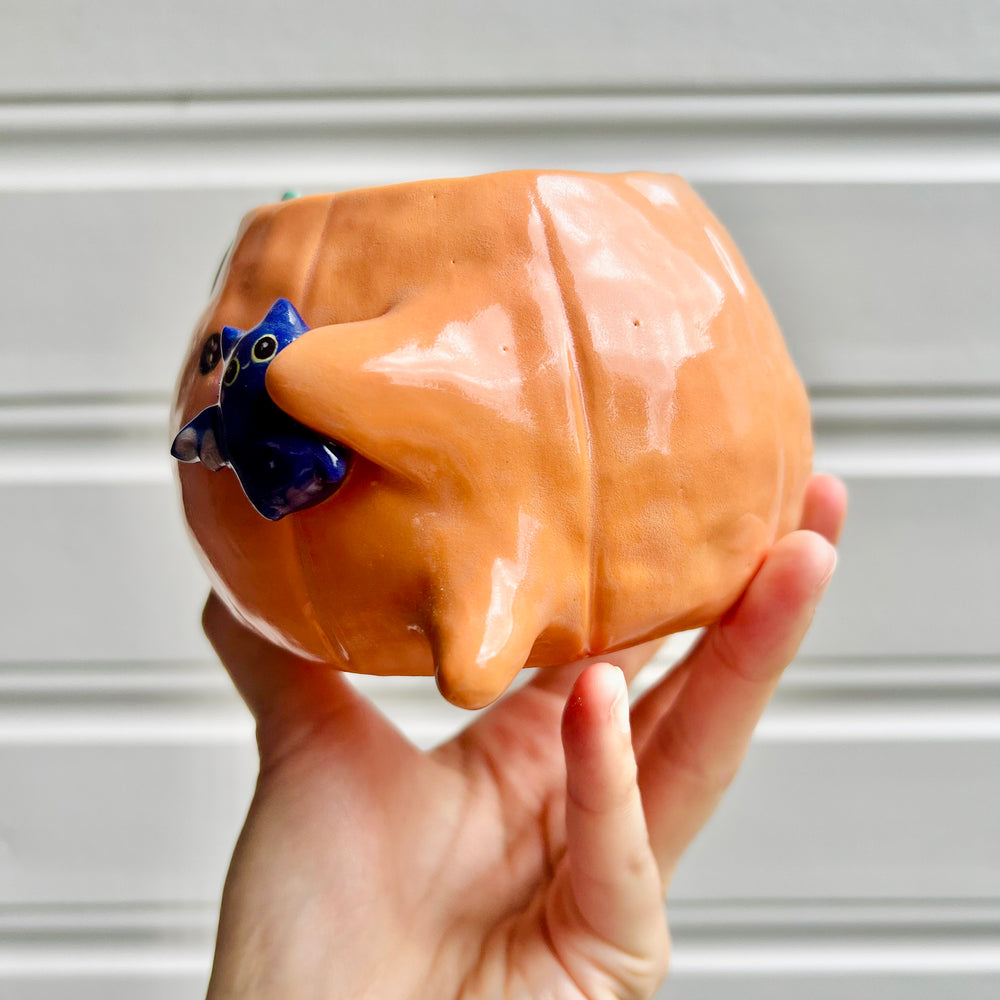 Halloween pumpkin pot with bat friend, photo 6 of 8