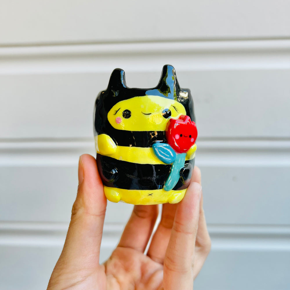 MINIS Bee with flower friend, photo 1 of 4