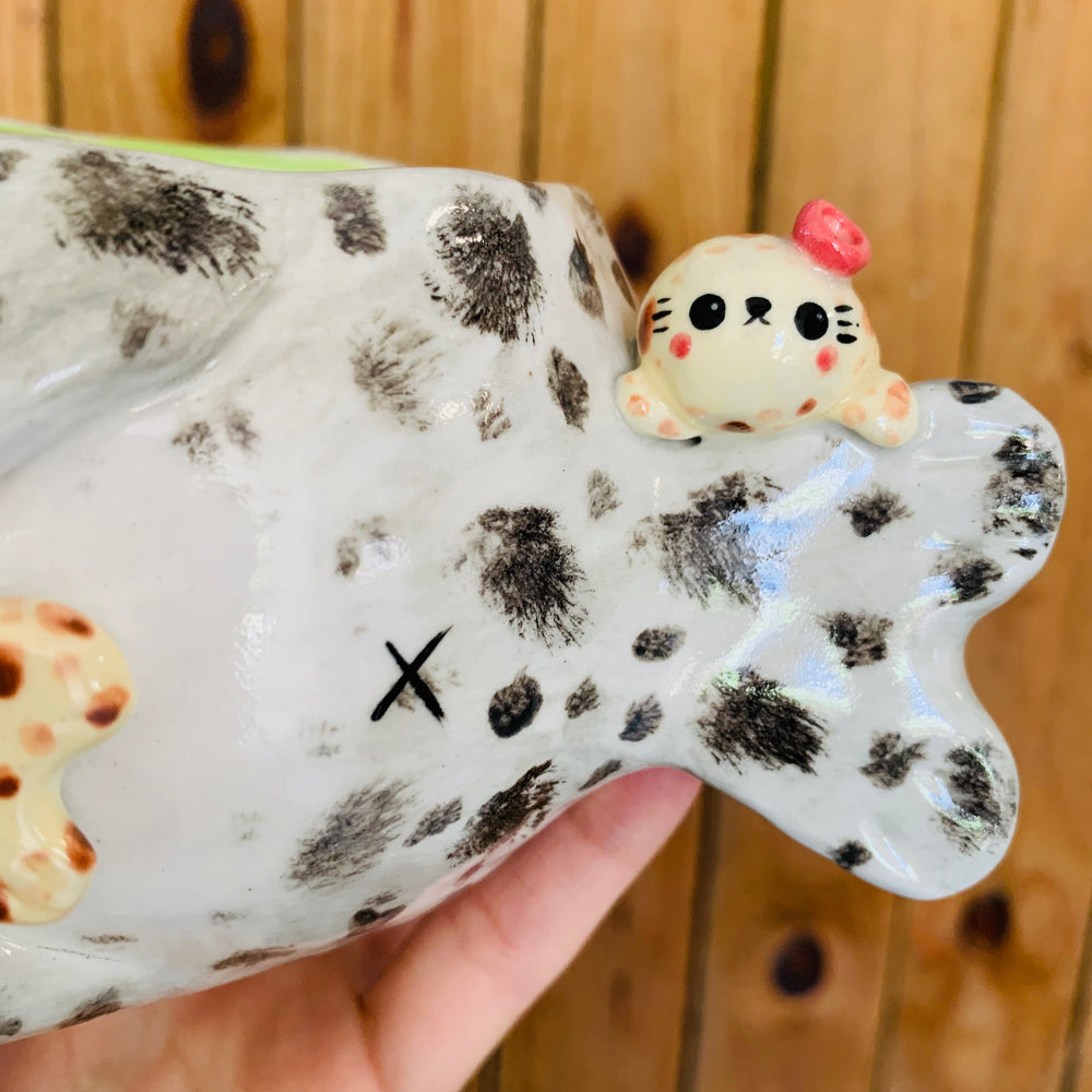 Chubby spotted seal with baby seal pot, photo 7 of 8